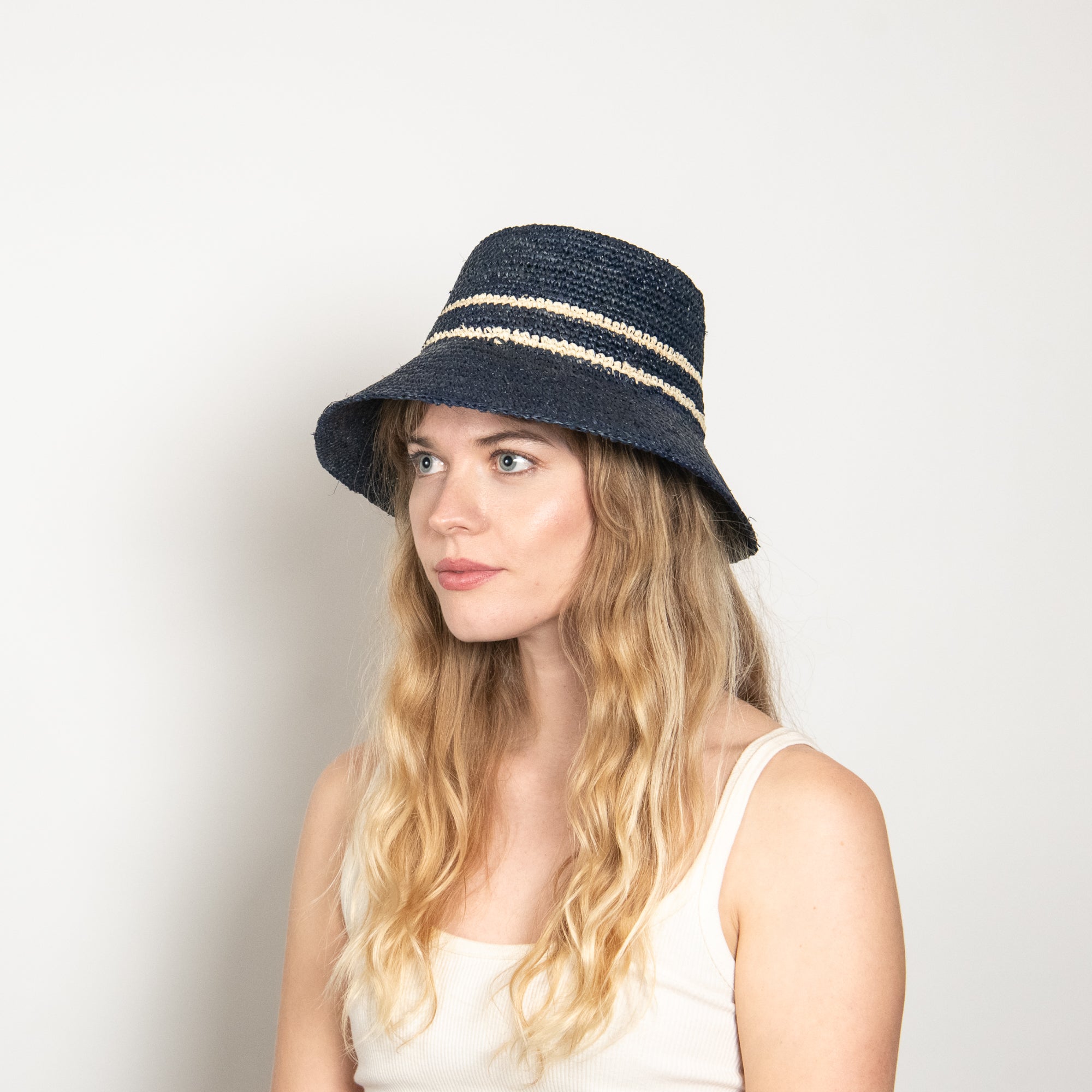 Airy Nova Bucket Hat in Raffia - Navy - Image 2