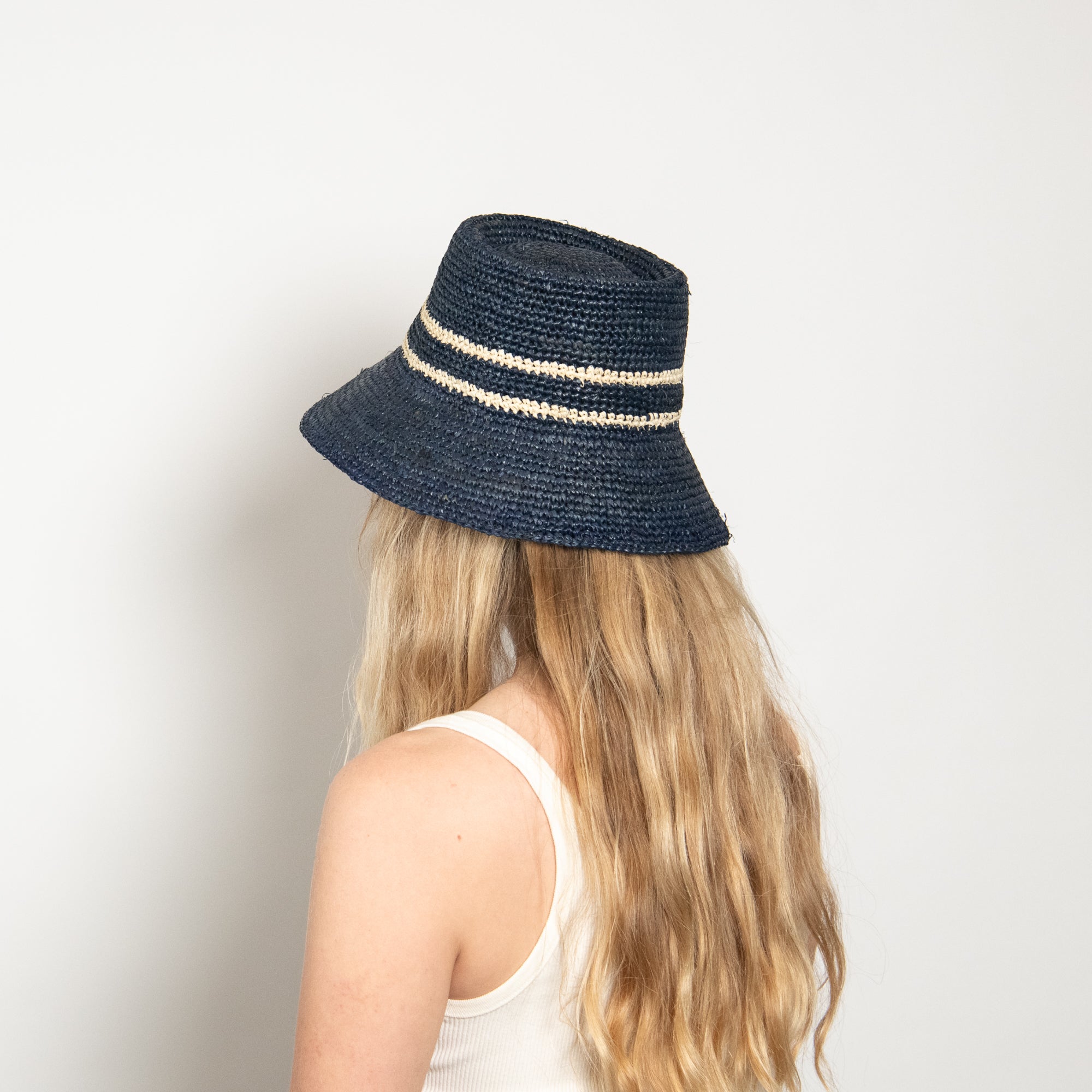 Airy Nova Bucket Hat in Raffia - Navy - Image 7