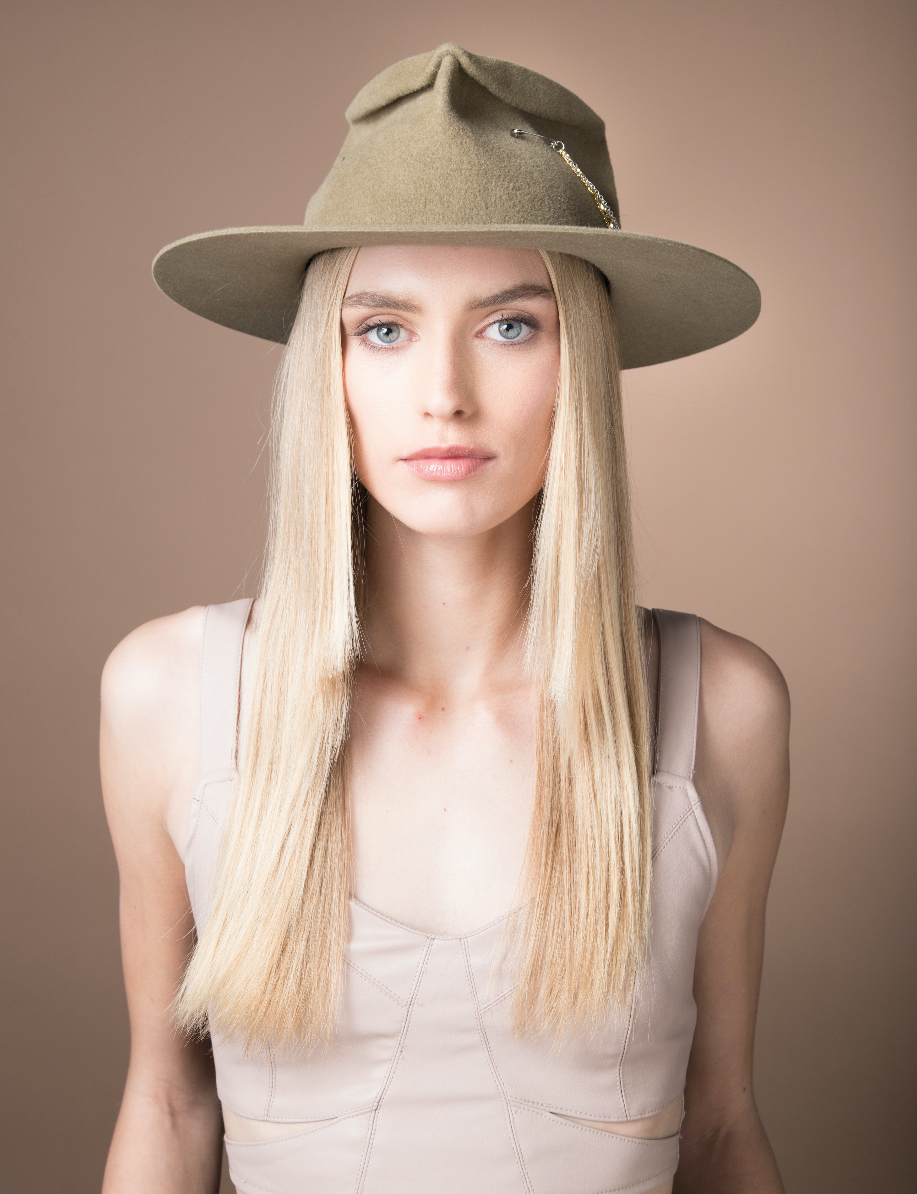 Detailed Polished Black Velour Felt Chain Trim Wide Brim - Image 6