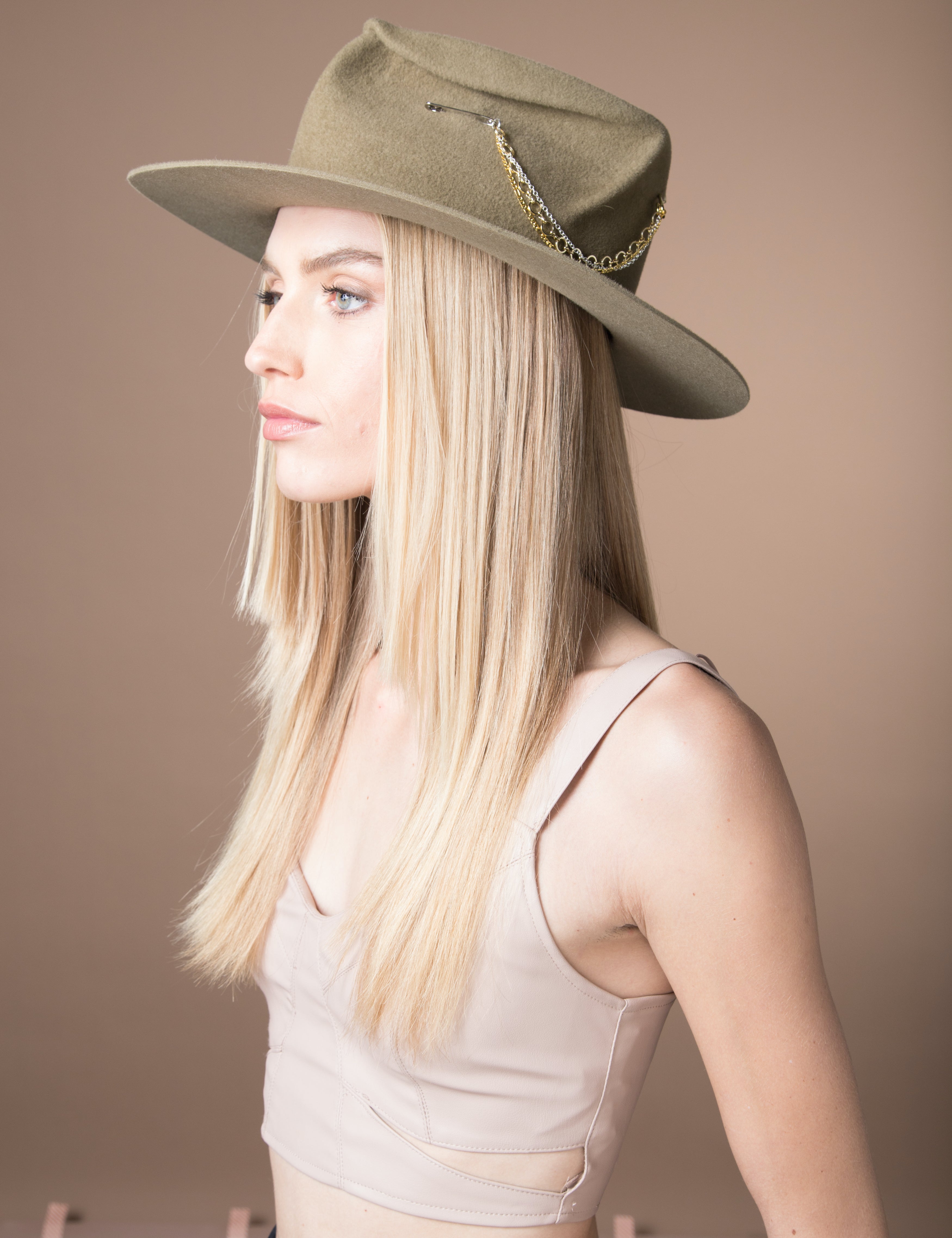 Detailed Polished Black Velour Felt Chain Trim Wide Brim - Image 5