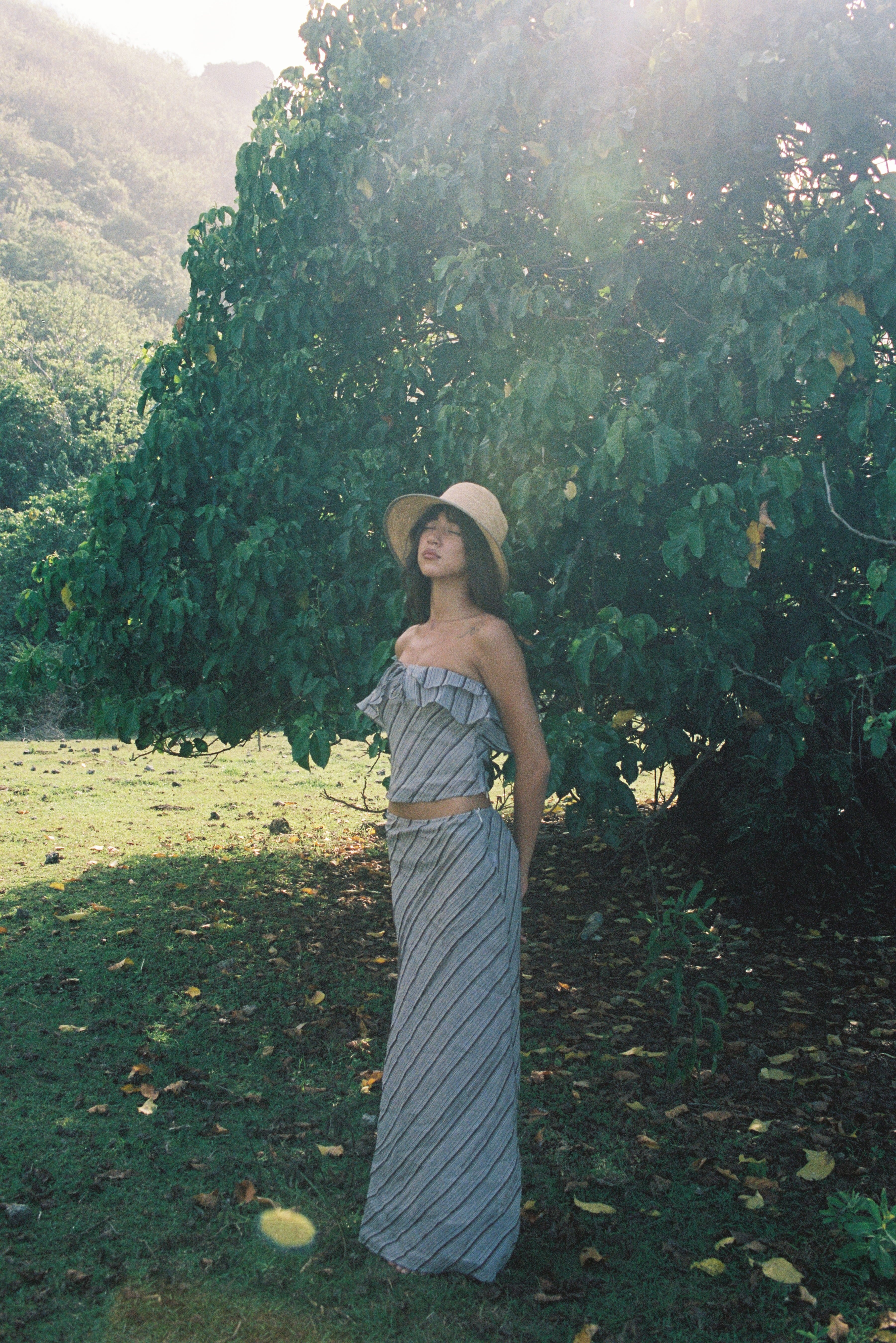 Soft Veda Bucket Hat in Raffia - Image 8