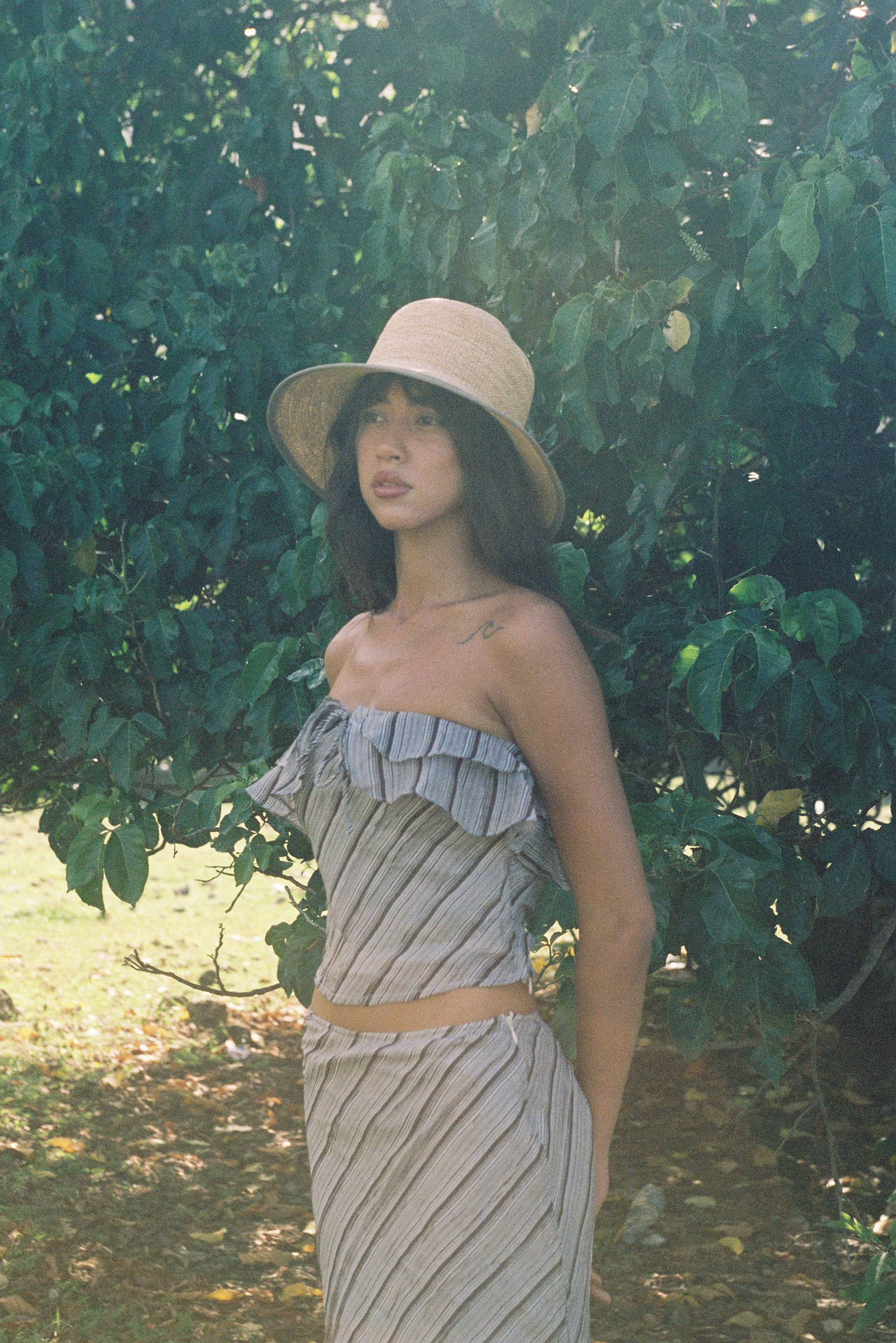 Soft Veda Bucket Hat in Raffia - Image 3