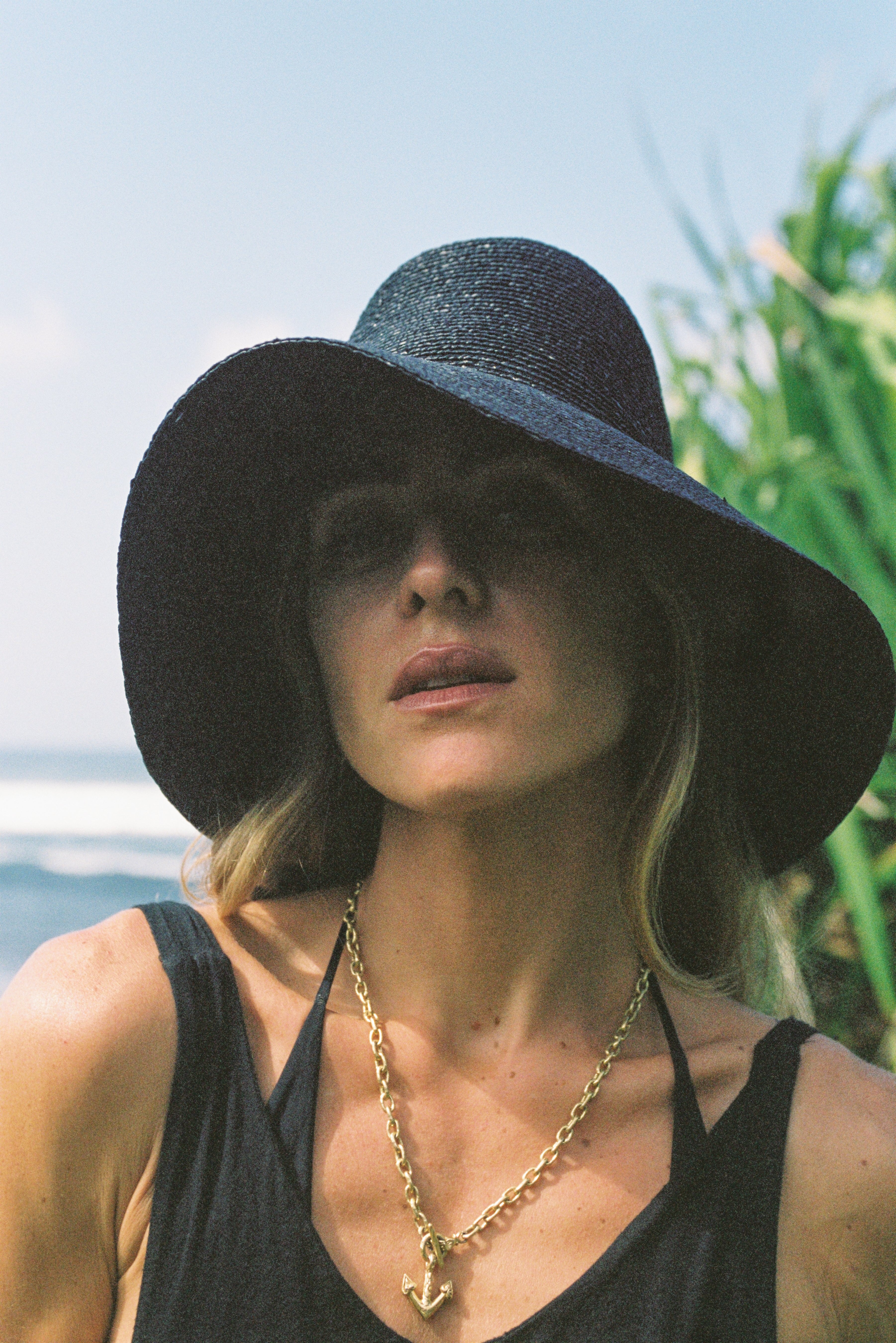 Airy Reed Wide Brim Sun Hat in Wheat Straw - Black - Image 3