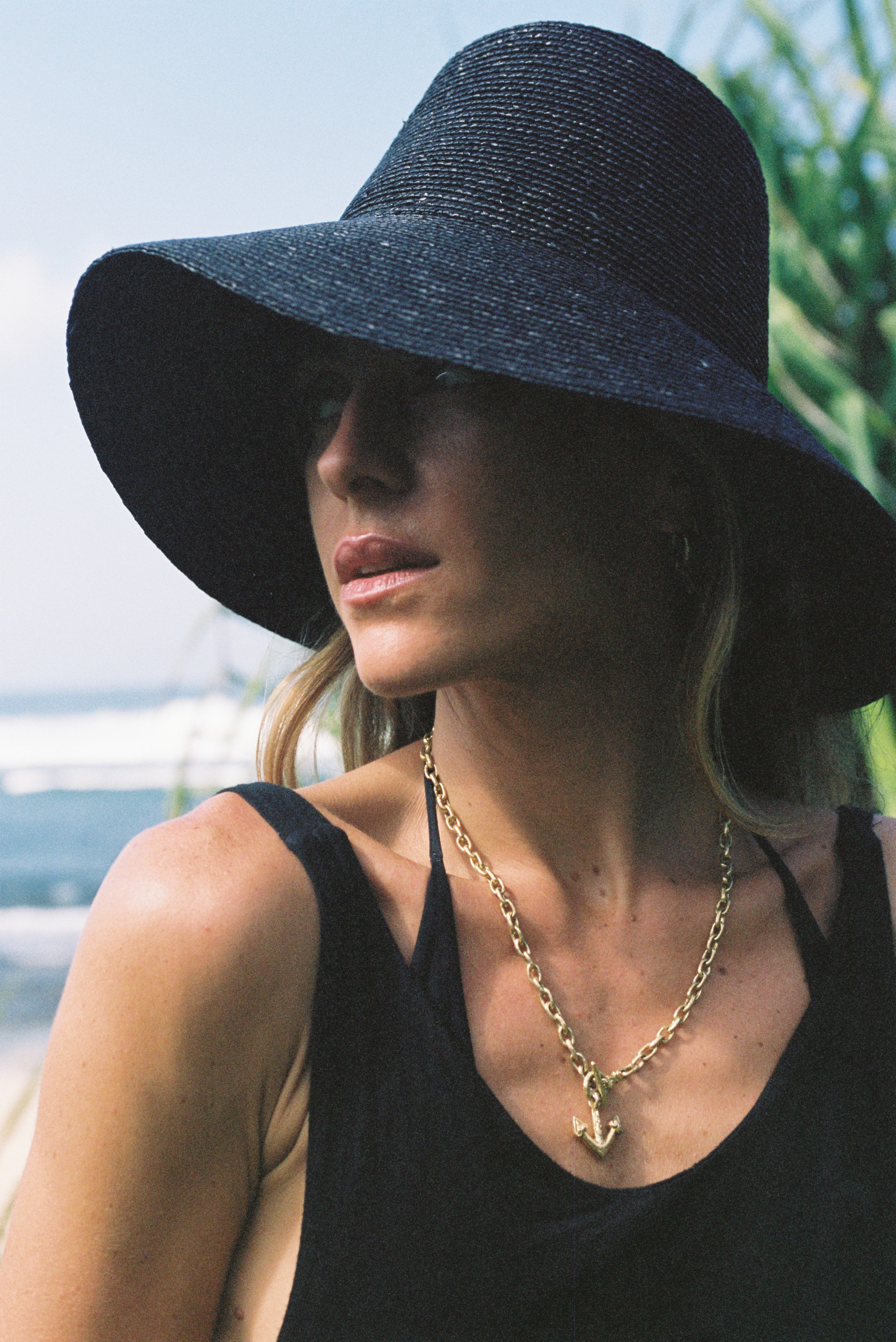 Airy Reed Wide Brim Sun Hat in Wheat Straw - Black - Image 5