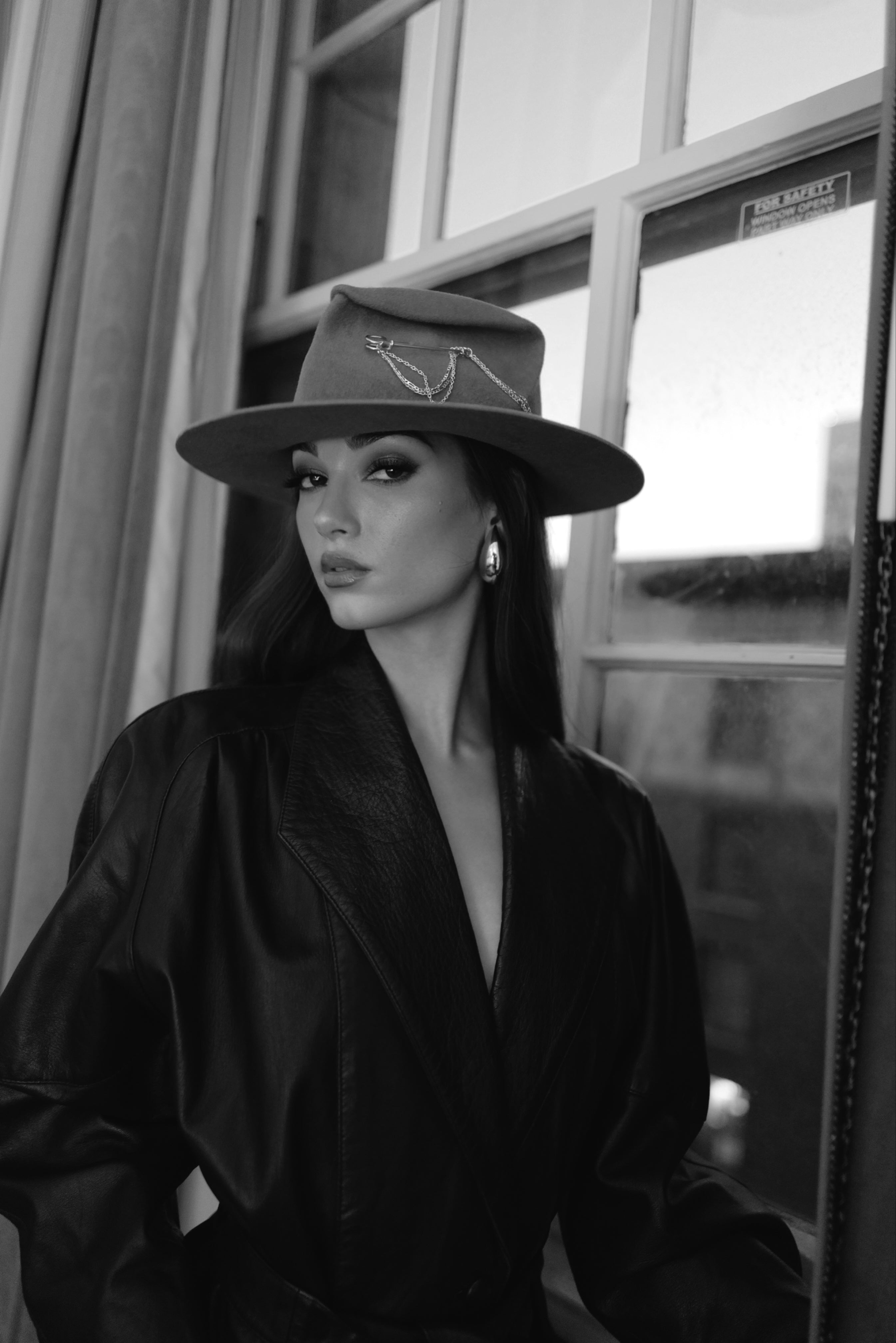 Detailed Polished Black Velour Felt Chain Trim Wide Brim - Image 7